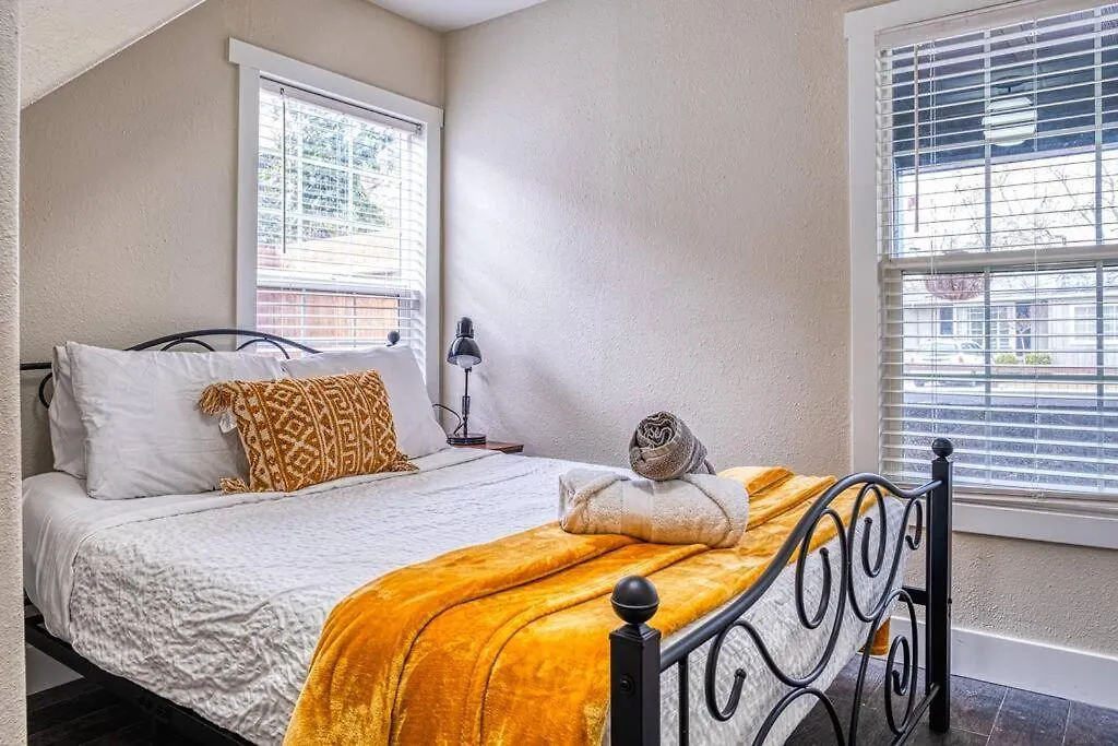 Holiday home 4Br Victorian Walk To Uc Davis & Shriner Med Cen Villa Sacramento United States